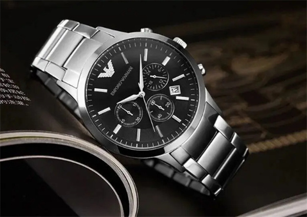 阿玛尼腕表表蒙有划痕处理方法深度解析