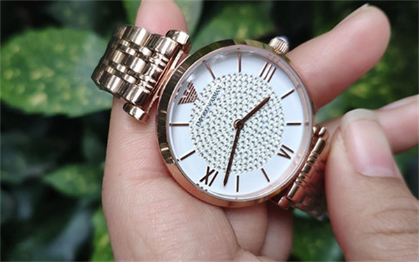 阿玛尼腕表走走停停解决技巧详解