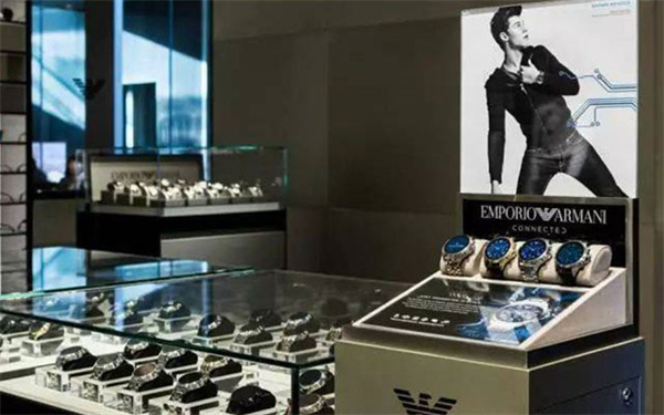 阿玛尼腕表走时不准应该咋处理